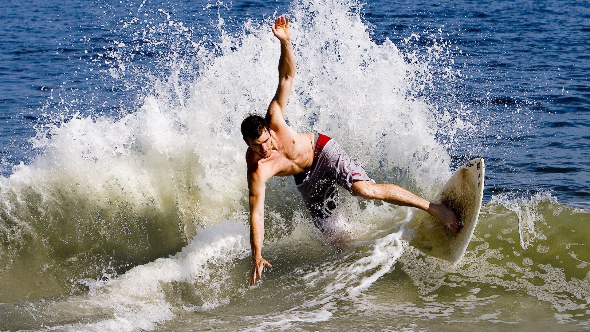 乐鱼体育下载-《电竞赛事中创新技术的应用：AI裁判、智能分析》，电子竞技裁判的意义