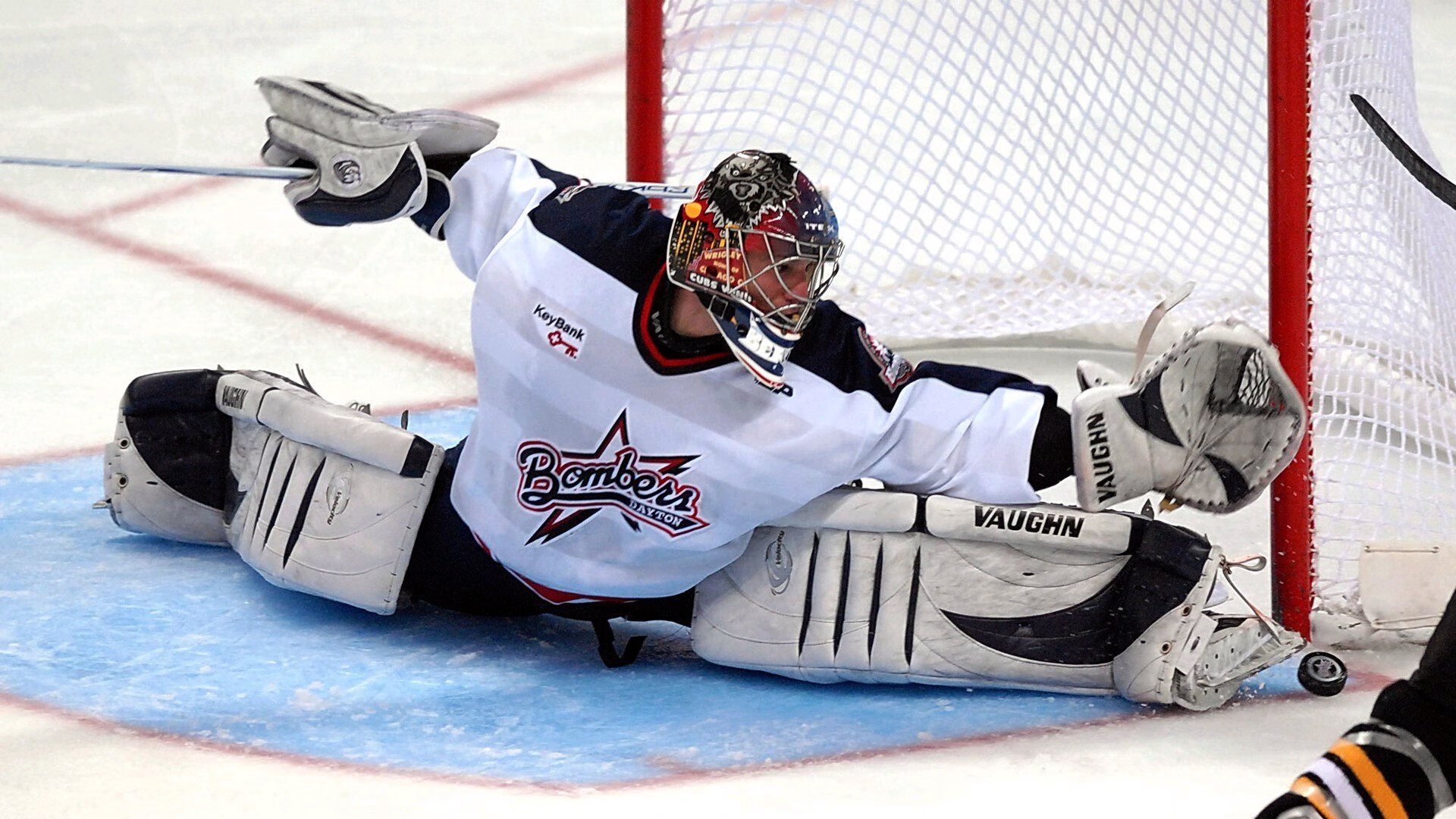 Leyu Sports (乐鱼体育)-年轻门将神扑三连，助力胜利，足球年轻门将