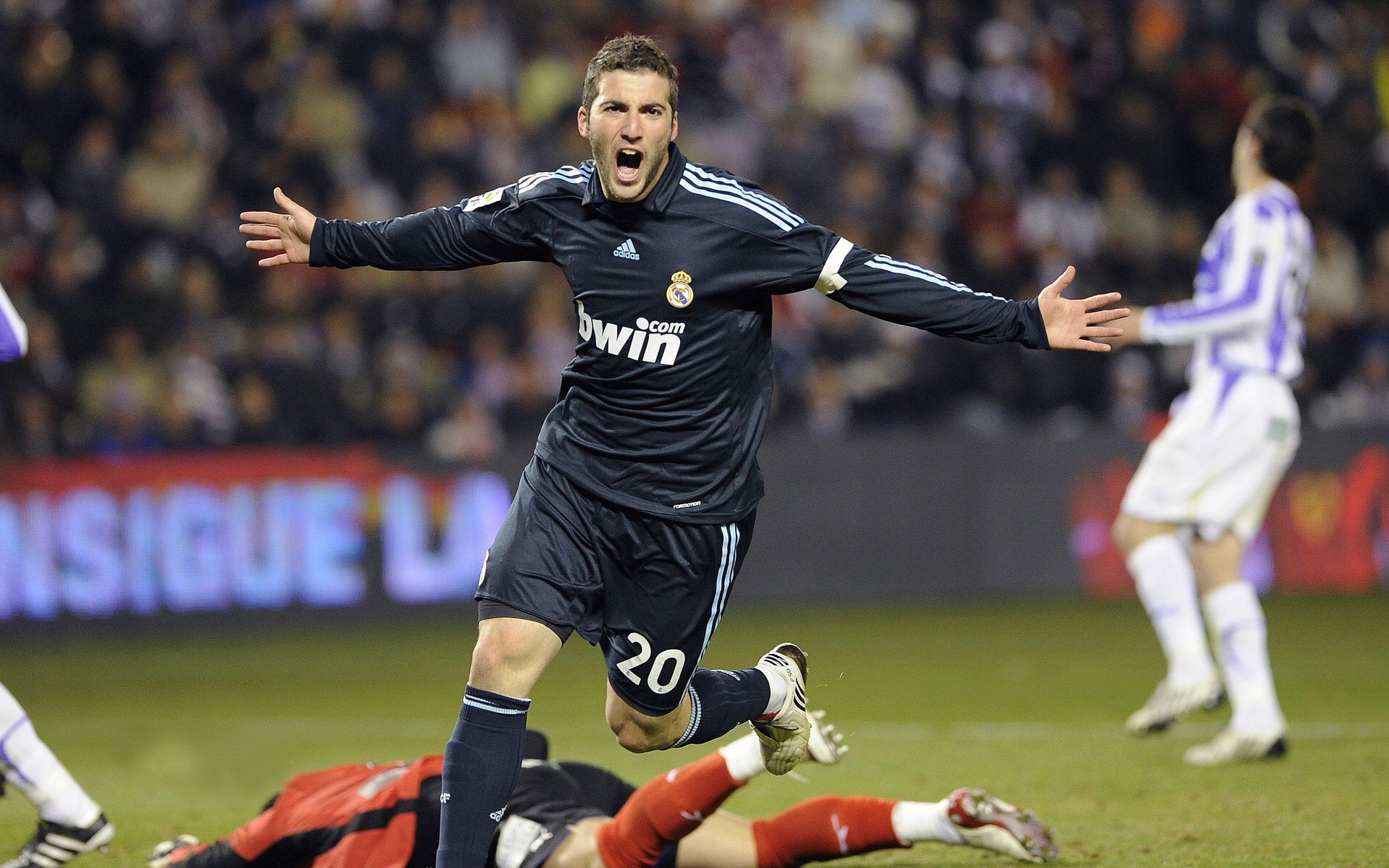 意甲战术变化频繁,精彩表现夺人眼球,意甲争4