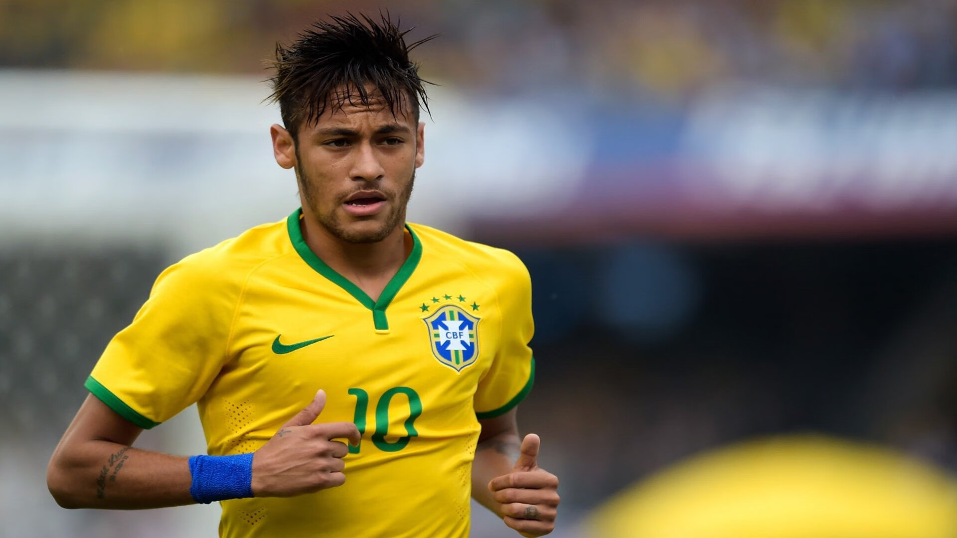 校园足球联赛火热进行,激发学生兴趣,开展校园足球赛的好处